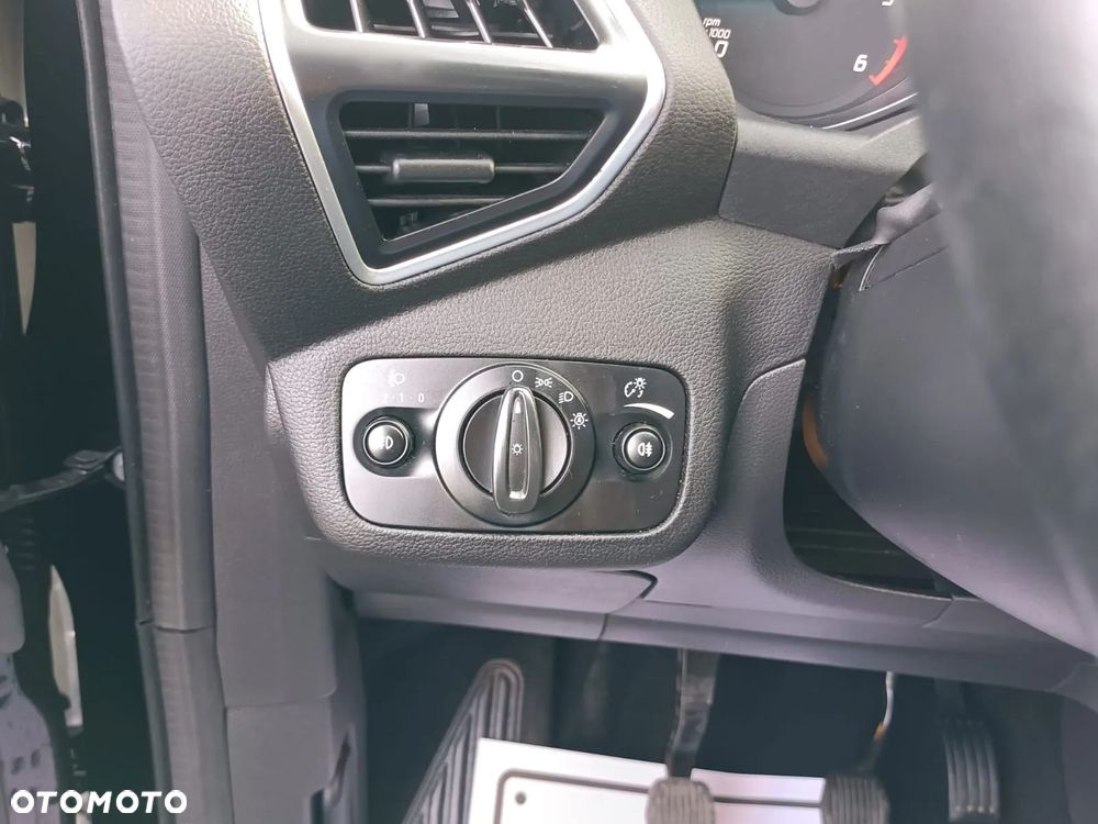 Ford Kuga 2.0 TDCi 2x4 Titanium - 17