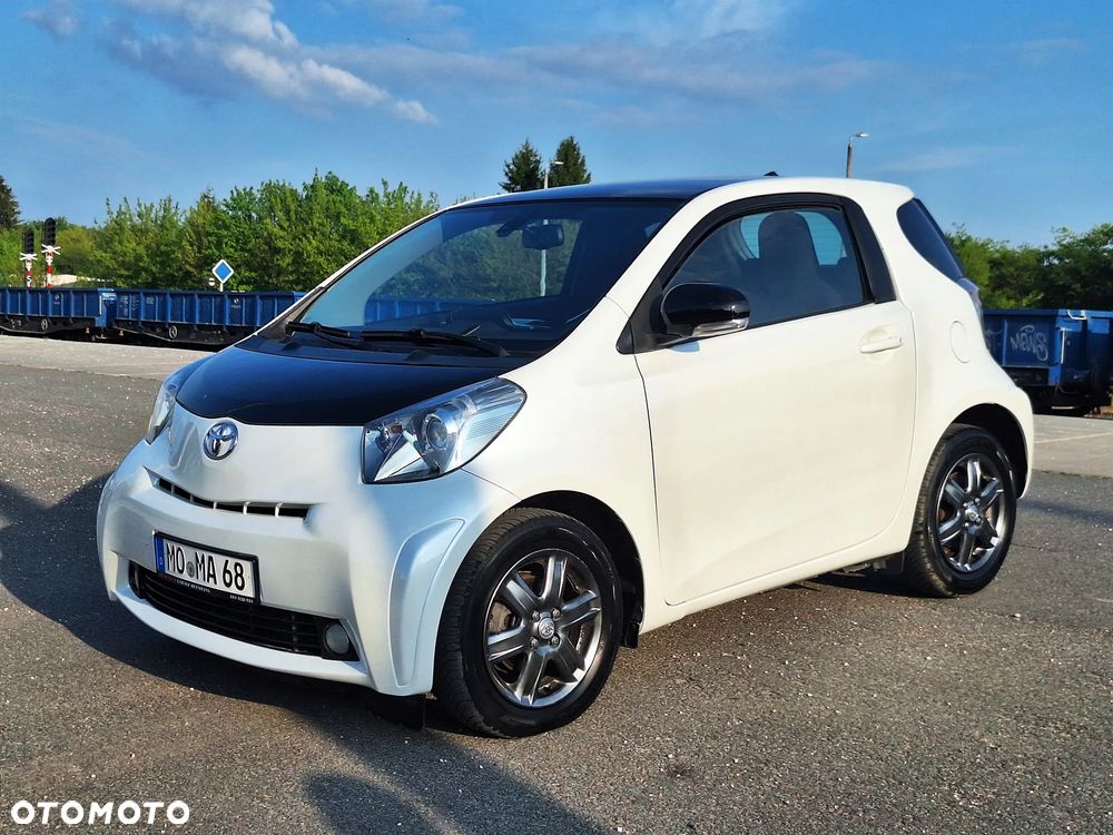 Toyota iQ 1.0 + - 12