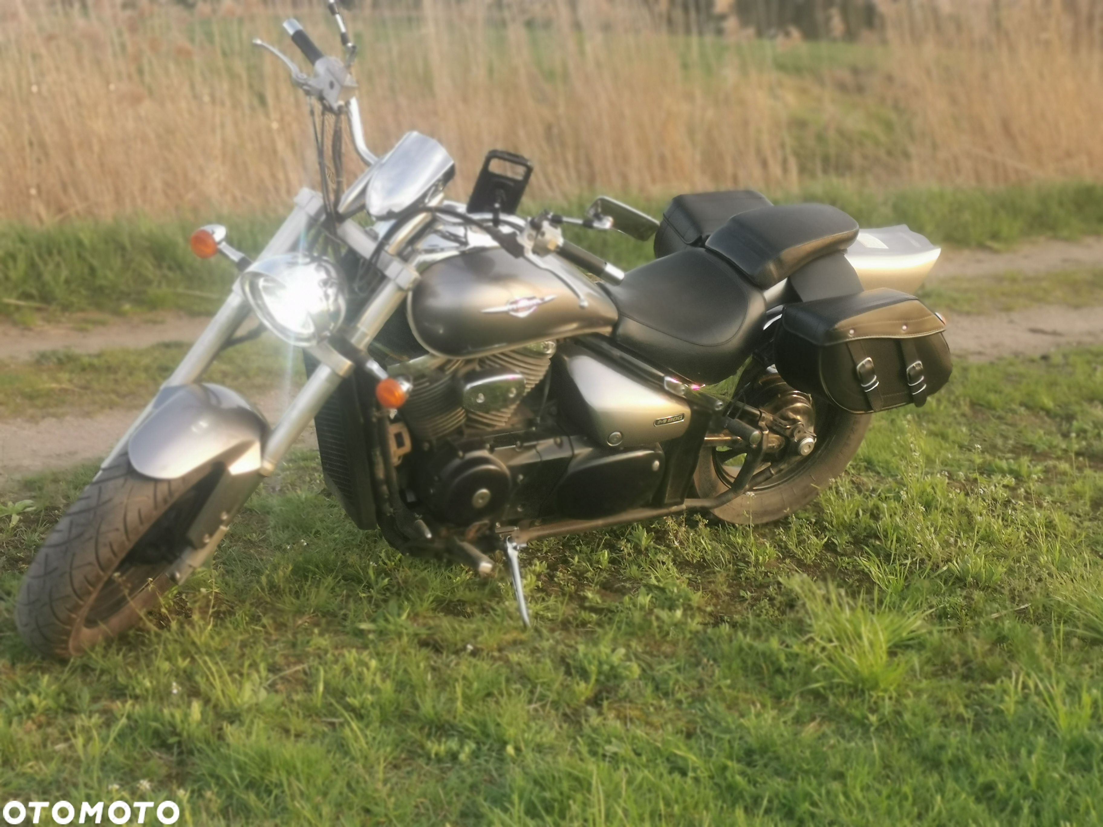 Suzuki Intruder - 1