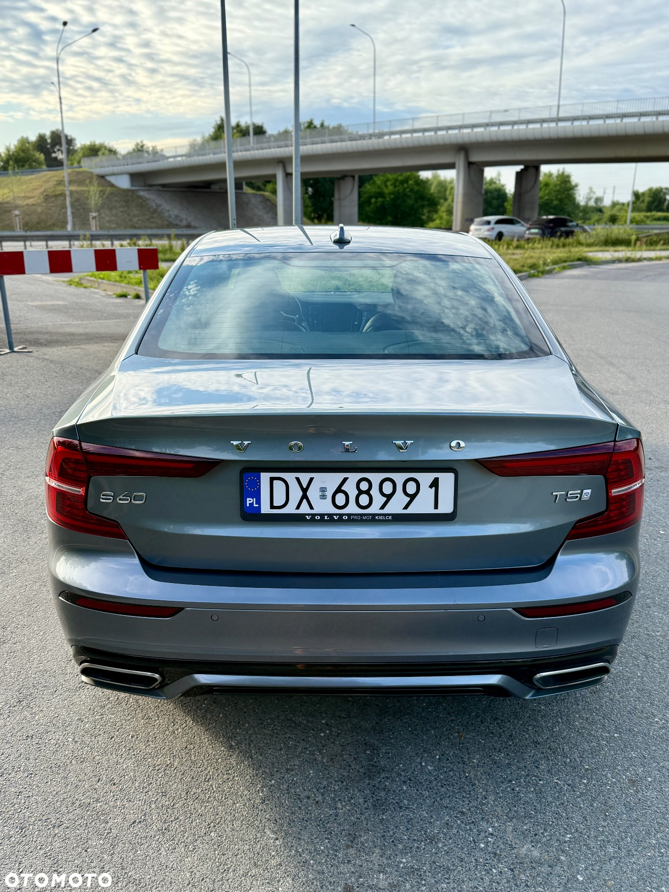 Volvo S60 T5 R-Design - 5
