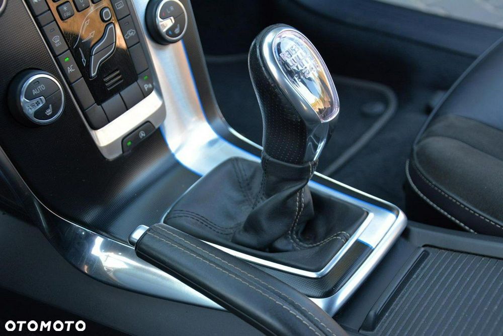 Volvo V40 T3 R-Design Momentum - 31