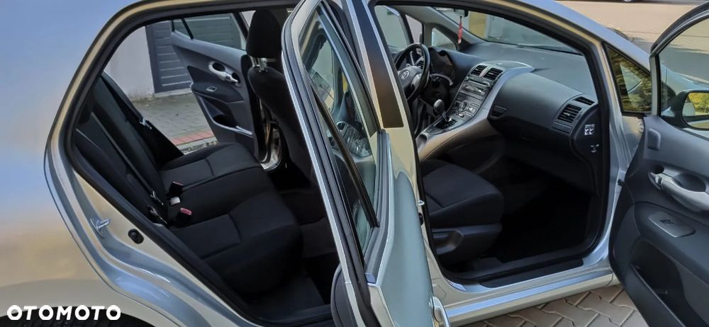 Toyota Auris 1.6 Dynamic MS - 32