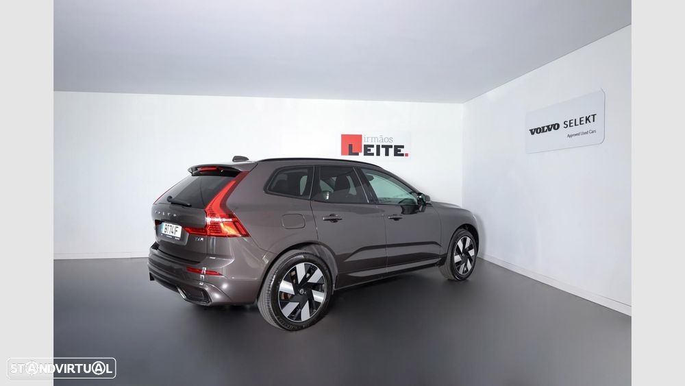 Volvo XC 60 2.0 T6 PHEV Plus Dark — fotografia 24