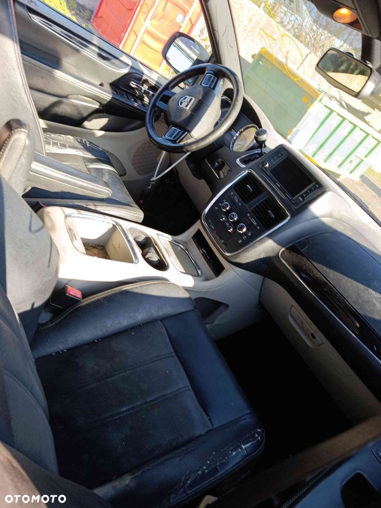 Dodge Grand Caravan - 33