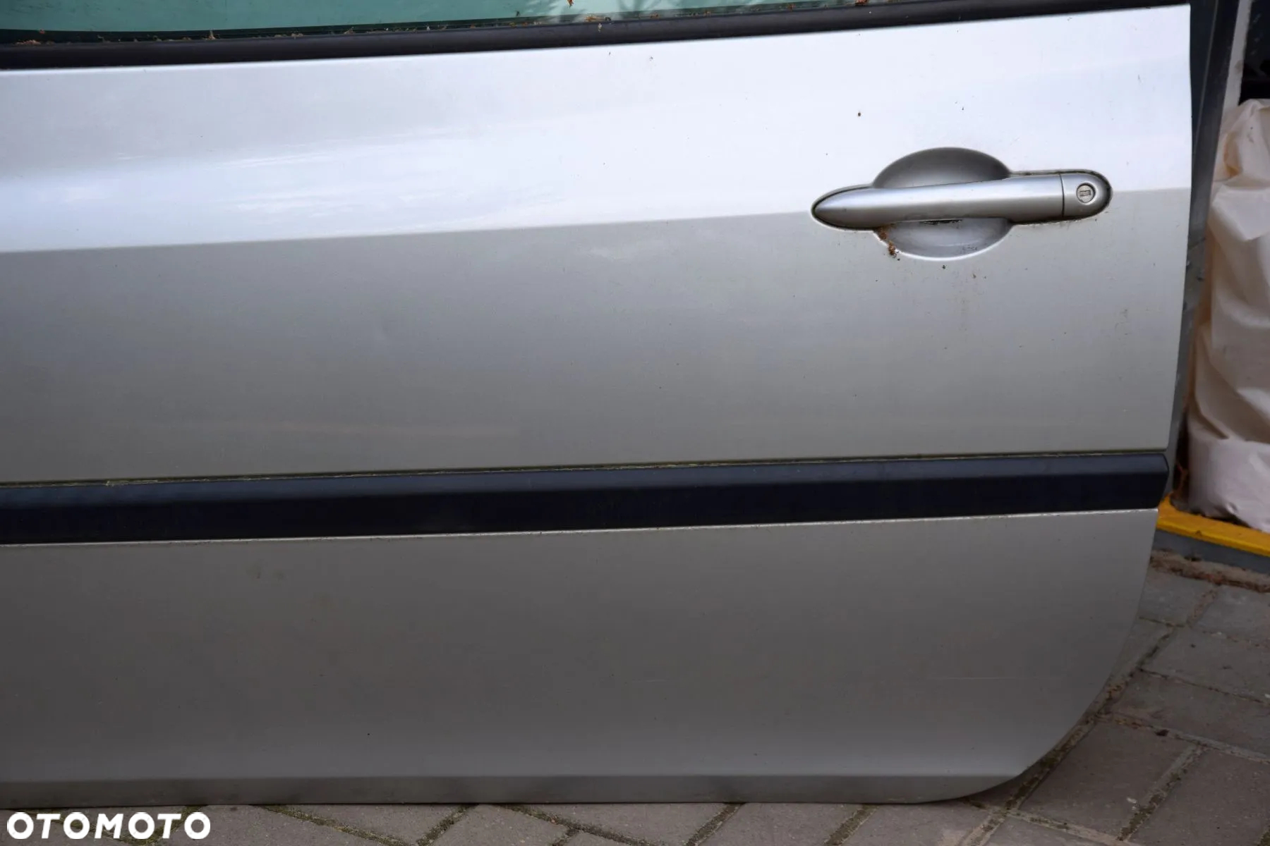 Renault Clio III 3 Drzwi lewe 3D srebrne TED69 kompletne ładne - 3