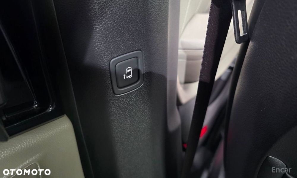 Kia Carnival - 28