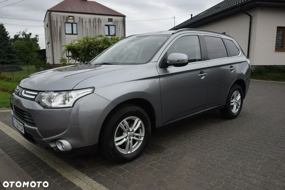 Mitsubishi Outlander 2.0 4WD Invite - 17