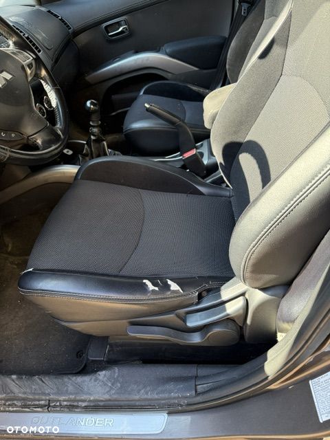 Mitsubishi Outlander - 10