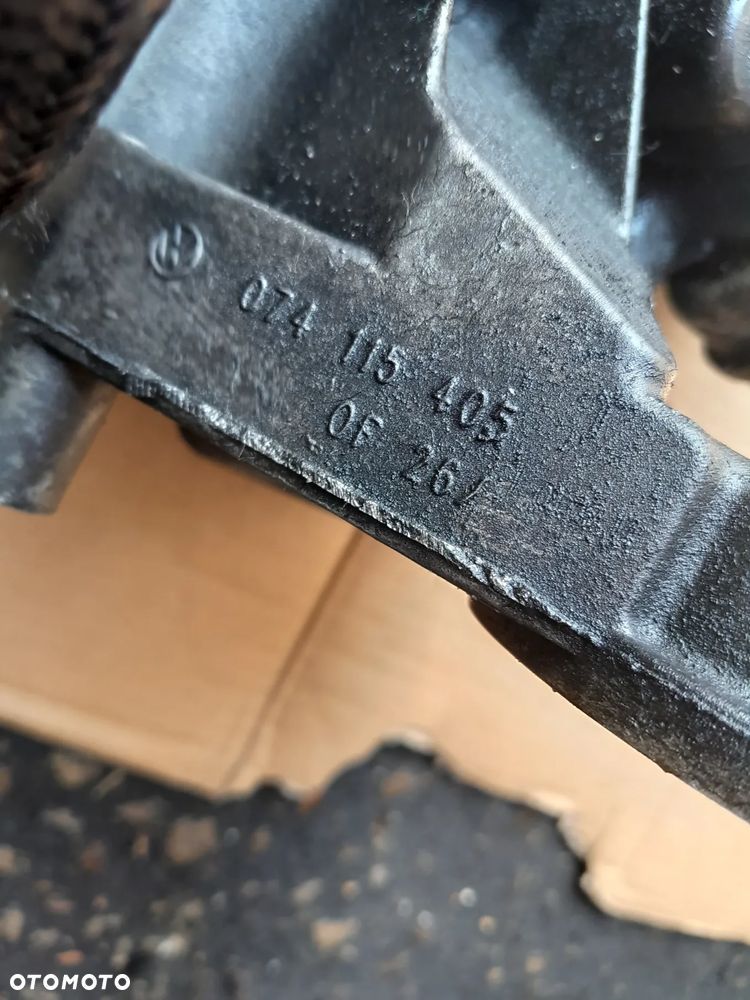 Podstawa filtra oleju VW Crafter LT 2.5 TDI 074115405 - 2