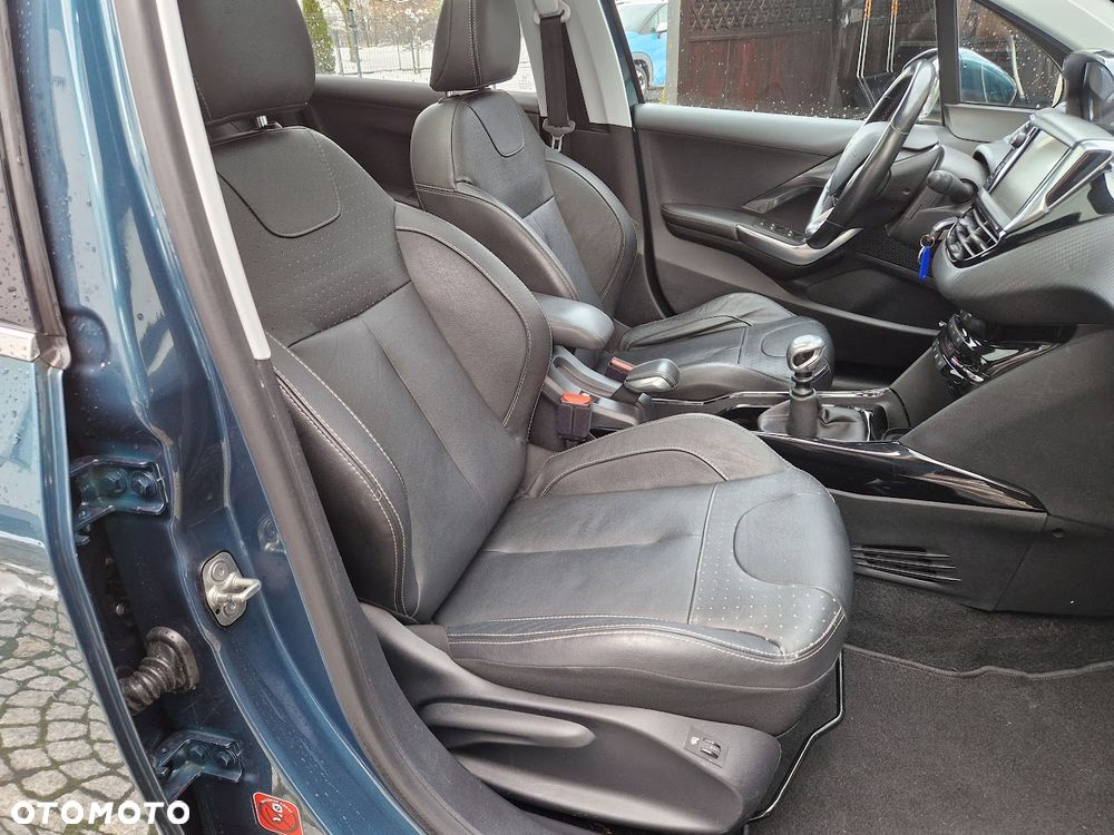 Peugeot 2008 PureTech 130 GPF Stop&Start Allure - 19