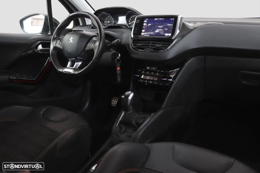 Peugeot 208 1.2 PureTech GT Line - 6