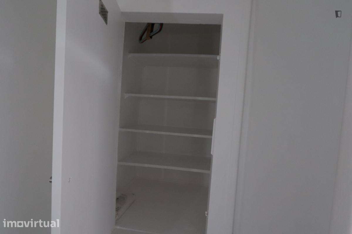 Quarto - localizado em Martim Moniz Lisbon - Grande imagem: 4/10