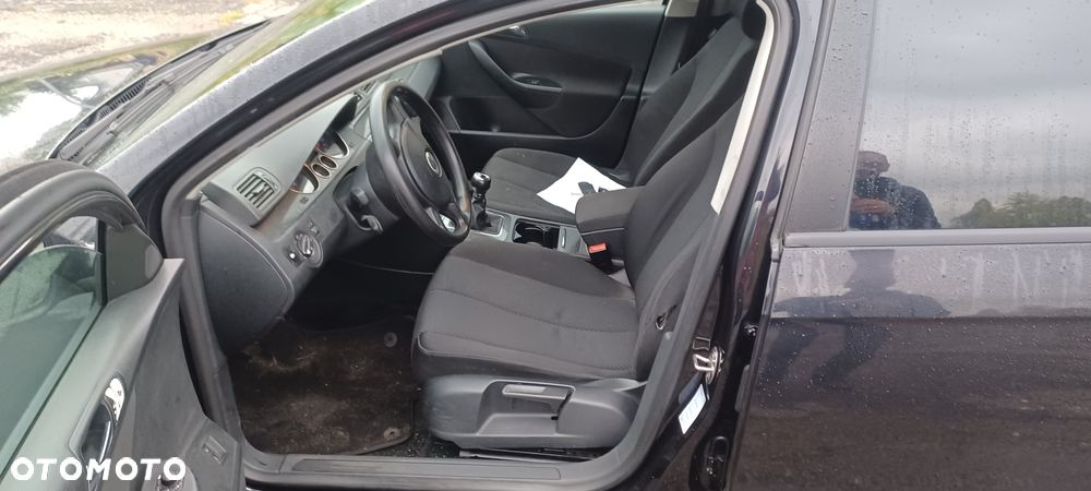 Volkswagen Passat 1.9 TDI Highline - 9