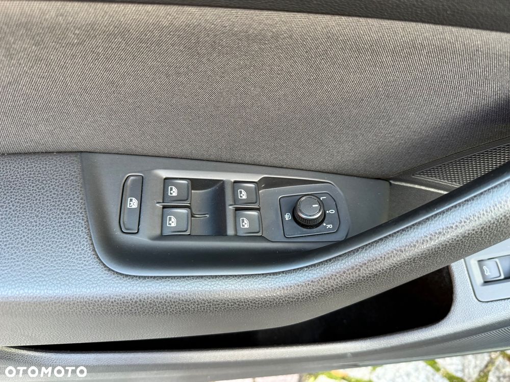 Volkswagen Passat Variant 1.6 TDI (BlueMotion Technology) Comfortline - 14