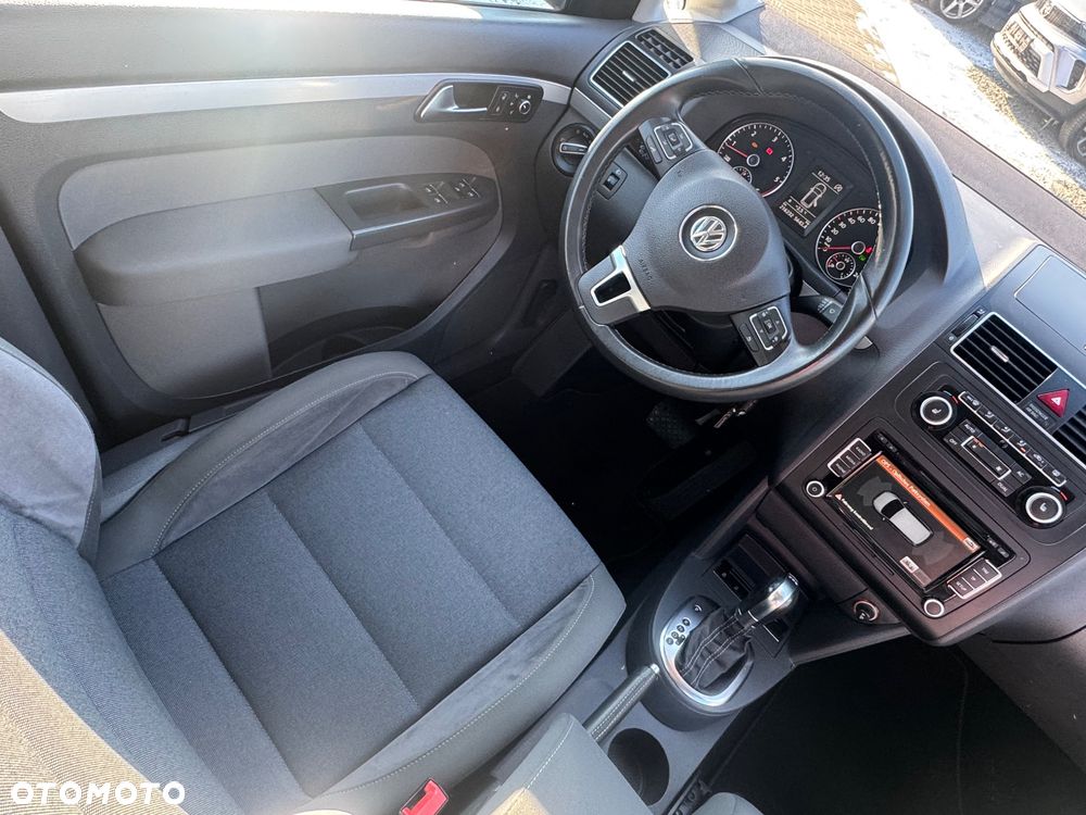 Volkswagen Touran - 25