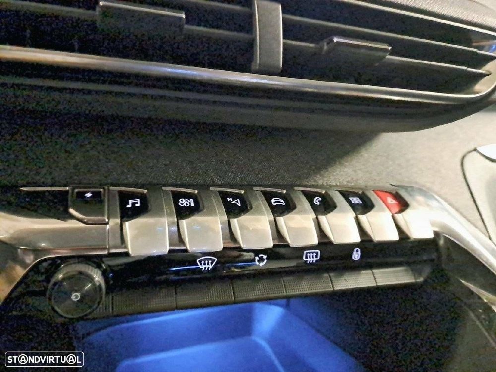 Peugeot 3008 1.6 Hybrid Allure e-EAT8 - 23