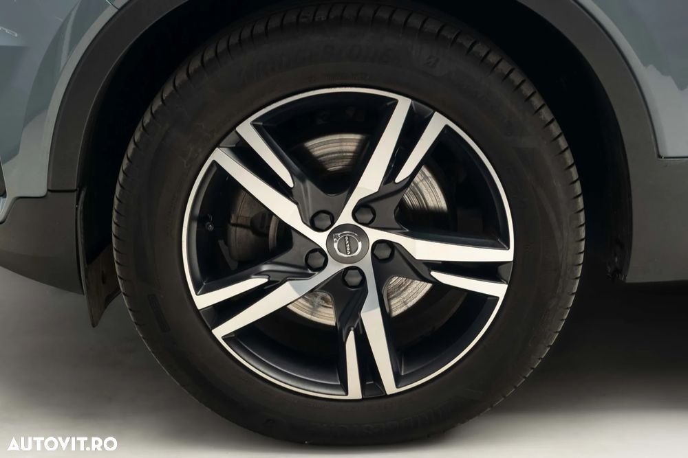 Volvo XC 40 B4 AT8 AWD Mild Hybrid R-Design - 36