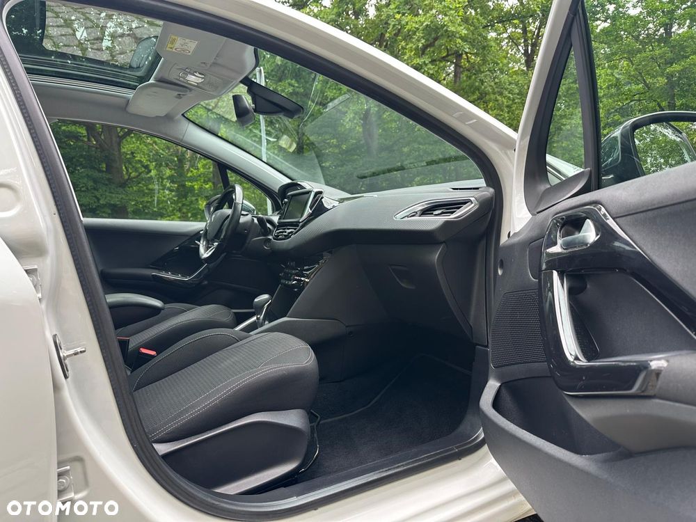 Peugeot 208 1.2 PureTech GPF Allure S&S EAT6 - 9