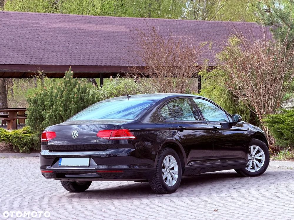 Volkswagen Passat - 4