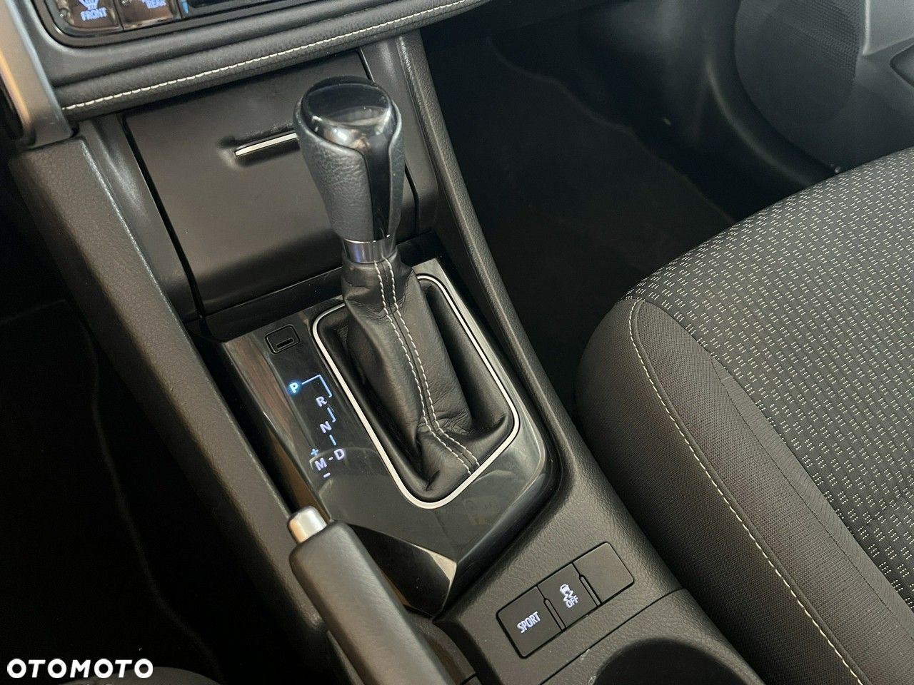Toyota Corolla 1.6 Comfort MS - 19