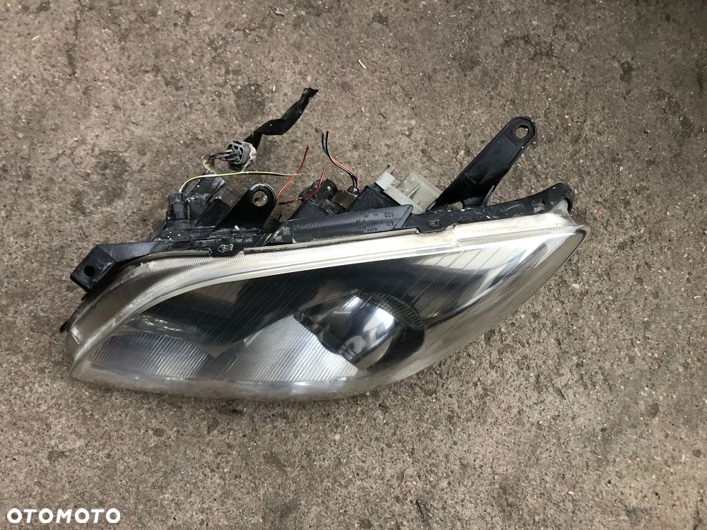 Toyota Avensis T25 LIFT   LAMPY PRZÓD XENON CENA ZA 2 SZTUKI - 7