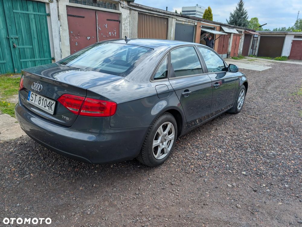 Audi A4 Limousine - 4