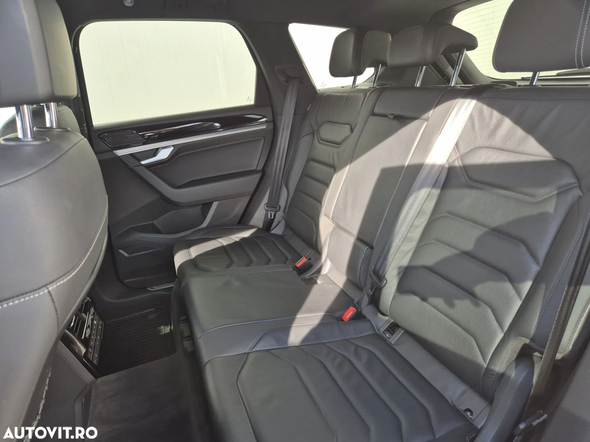 Volkswagen Touareg - 11