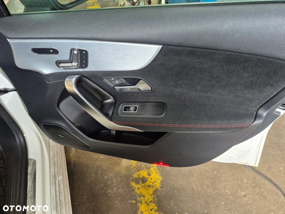 Mercedes-Benz Klasa A 220 4-Matic AMG Line 7G-DCT - 15