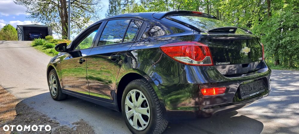 Chevrolet Cruze 1.6 LS+ - 11
