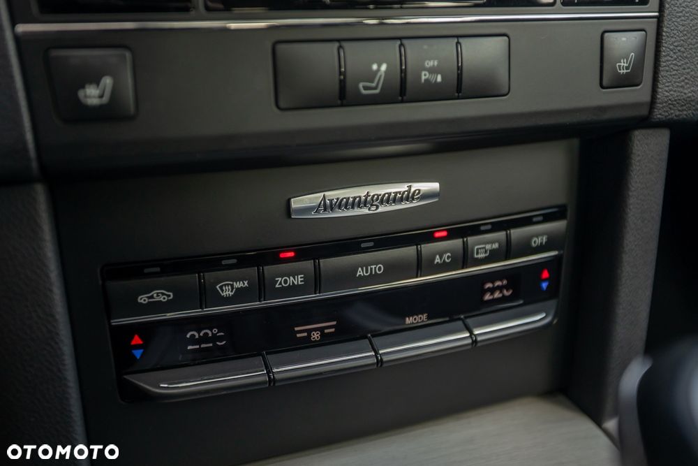 Mercedes-Benz Klasa E 250 BlueEFFICIENCY 7G-TRONIC Avantgarde - 26