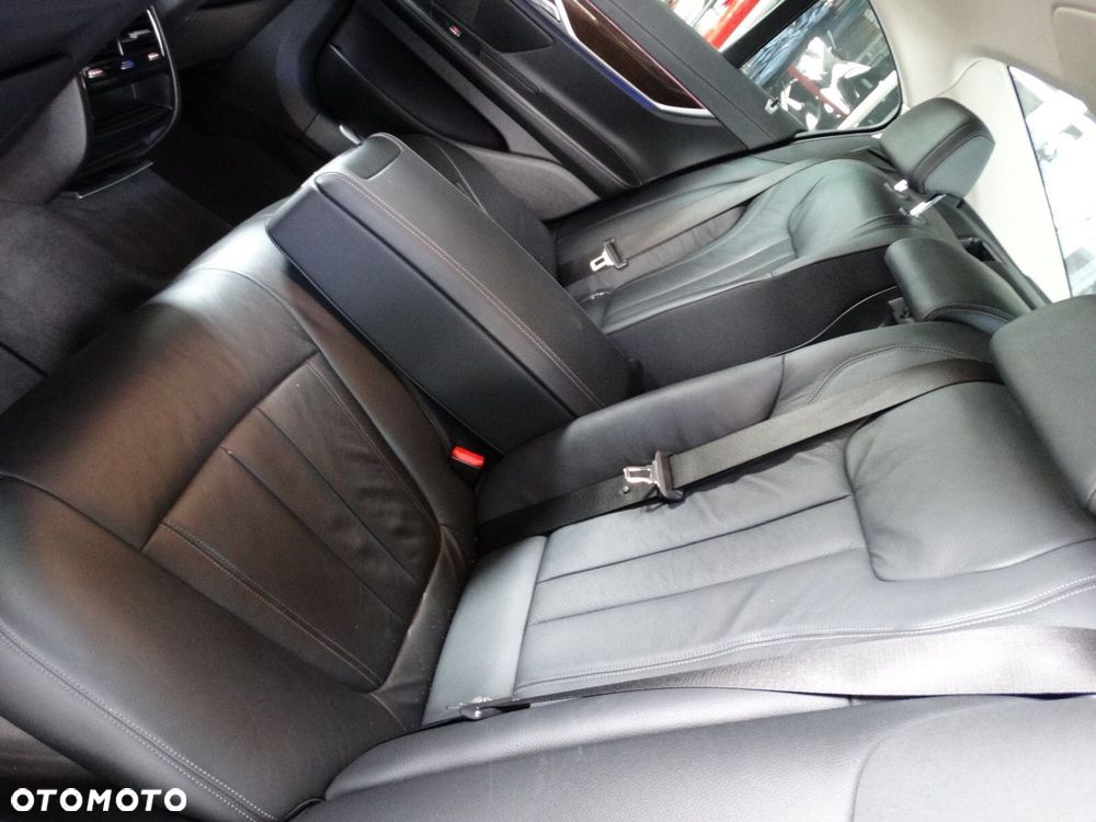 BMW Seria 7 - 10