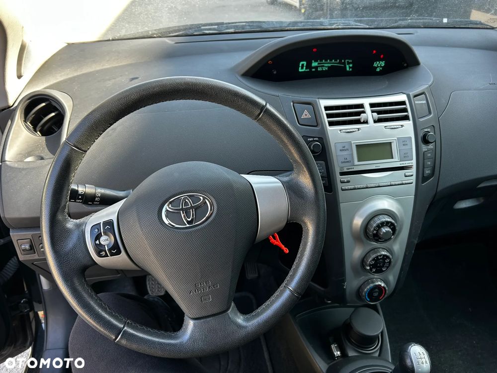 Toyota Yaris - 16