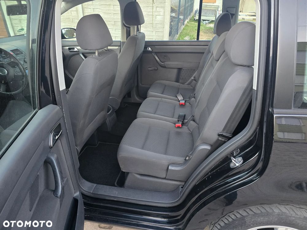 Volkswagen Touran - 14