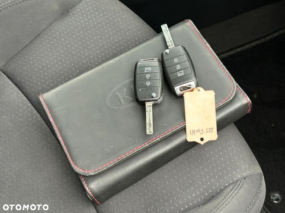 Kia Carens 1.6 GDI Attract - 32