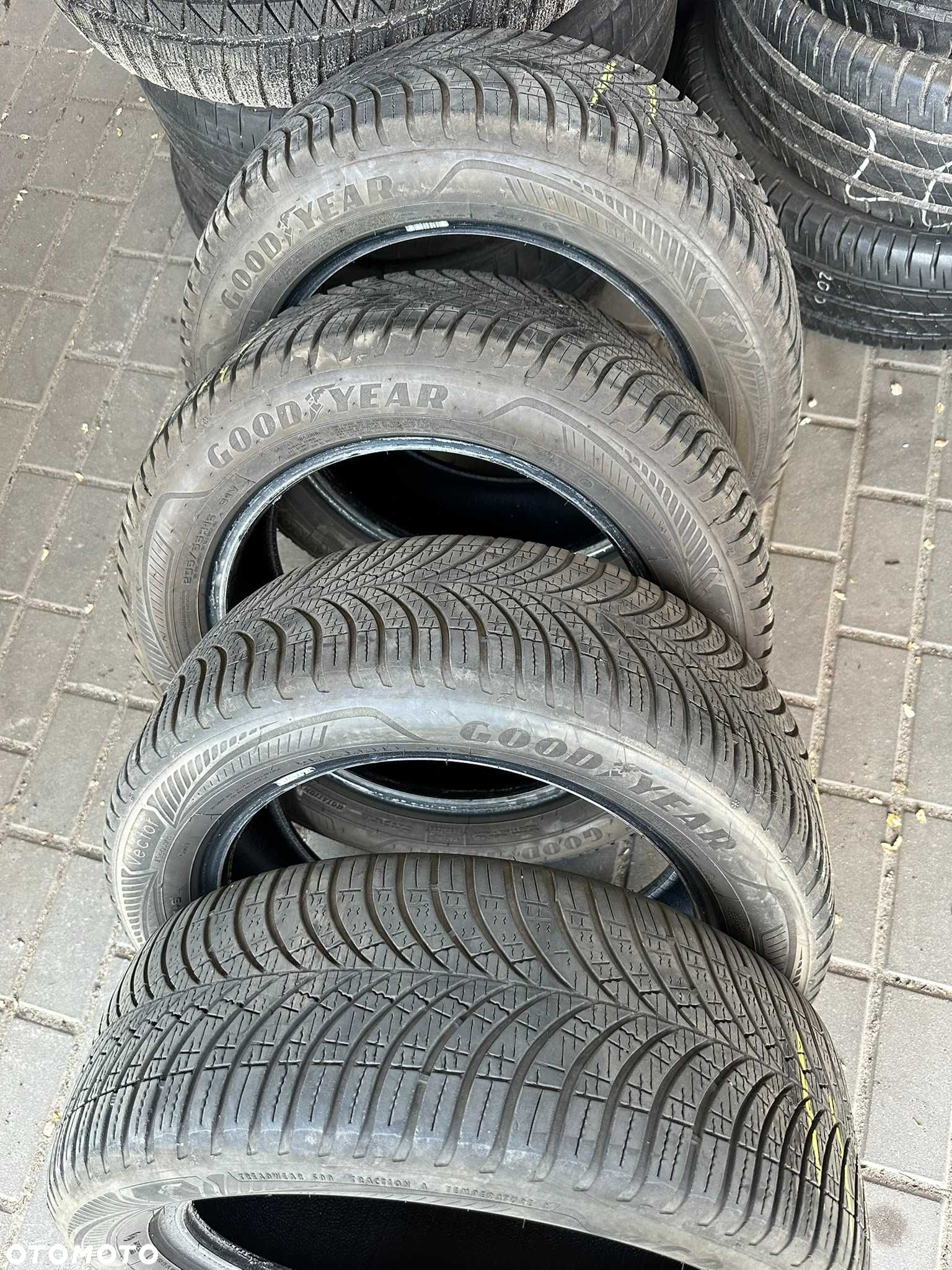 Opony wielosezonowe 4x GoodYear Vector 205/55/16 - 2