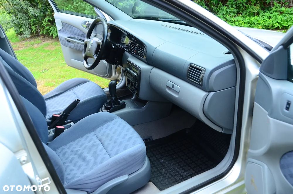 Skoda Octavia 1.6 GLX - 17