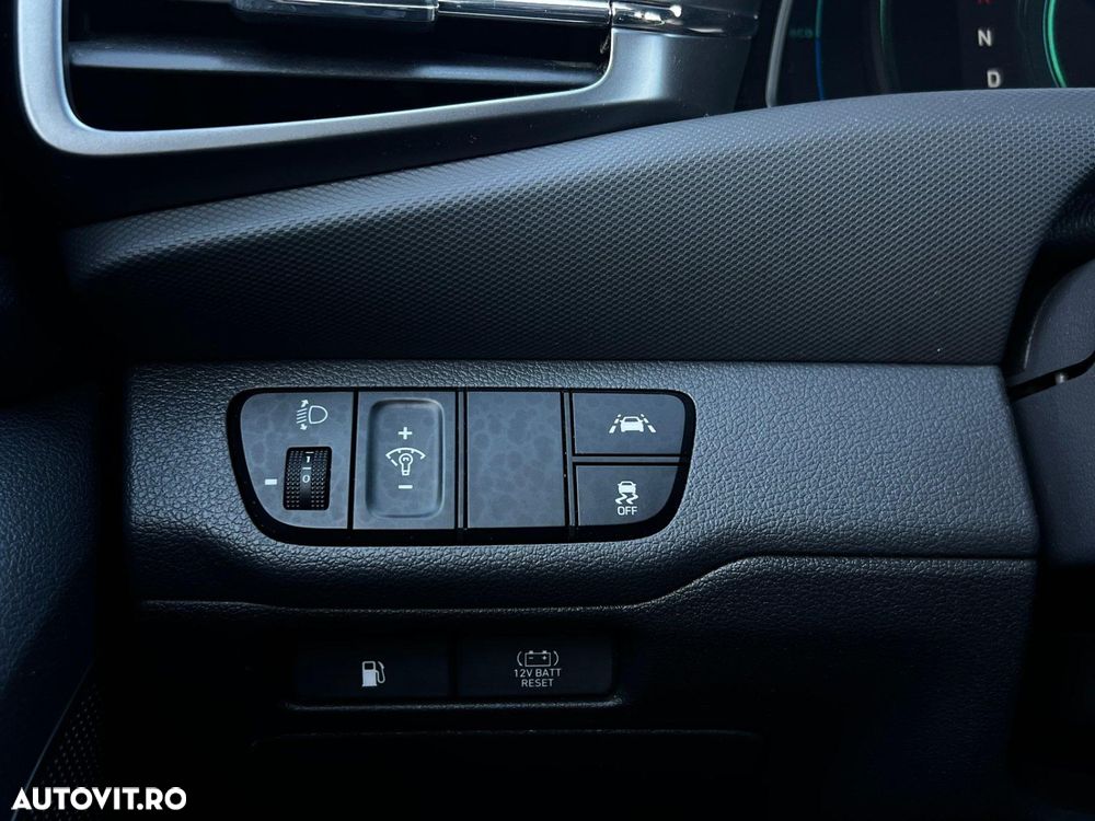 Hyundai IONIQ - 27