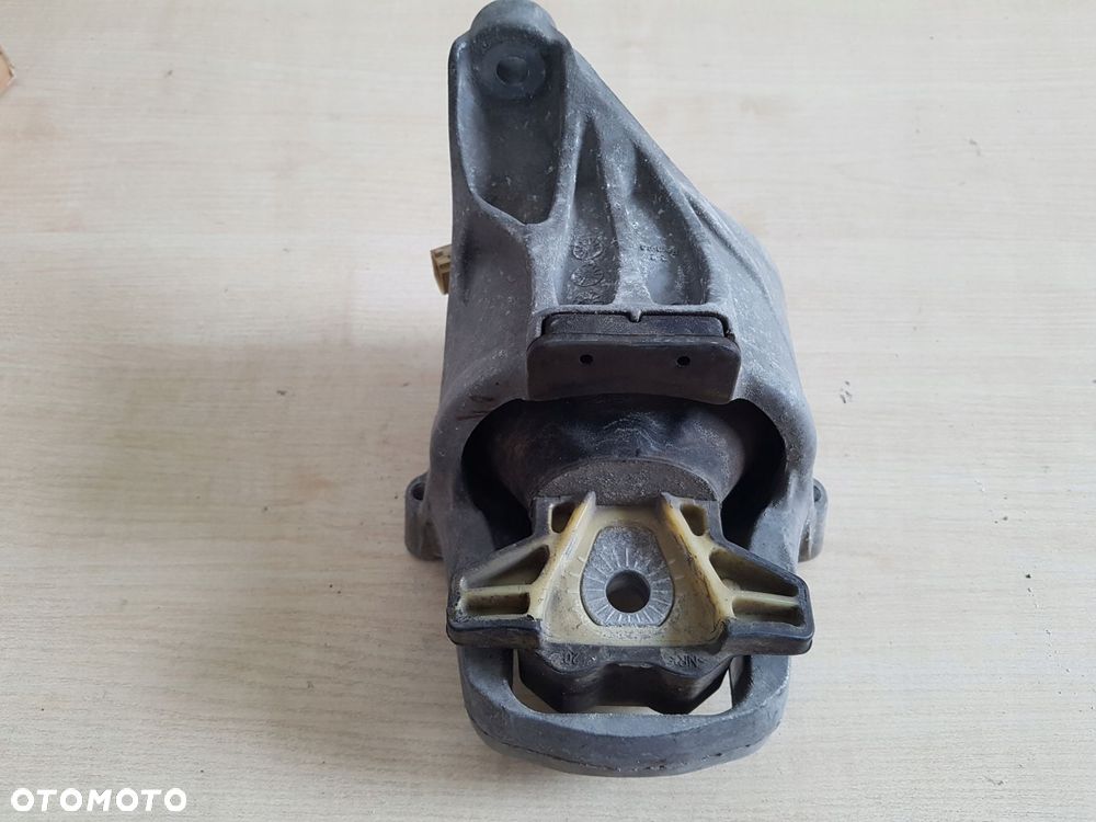 audi a4 b9 poduszka silnika łapa 8w0199371at - 2