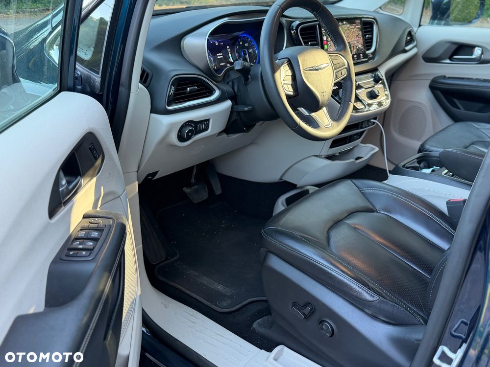 Chrysler Pacifica - 8