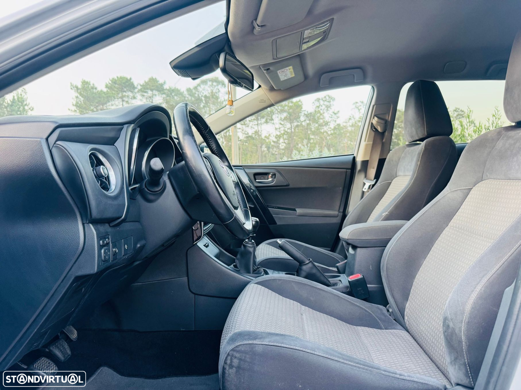 Toyota Auris Touring Sports - 19