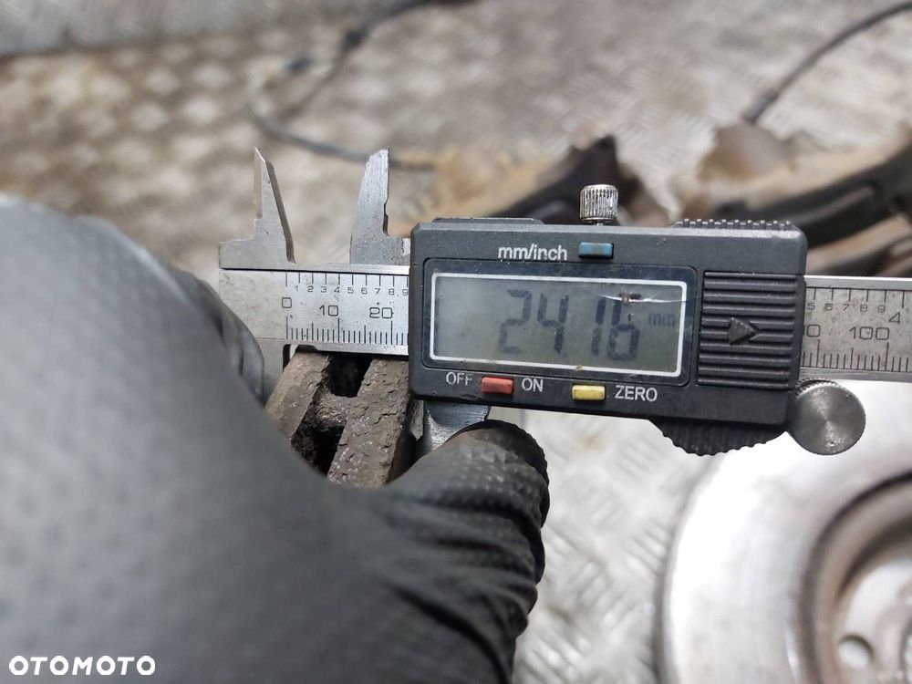 TARCZE HAMULCOWE PRZÓD + KLOCKI + ZACISKI VOLKSWAGEN PASSAT B6 1.9 TDI - 6