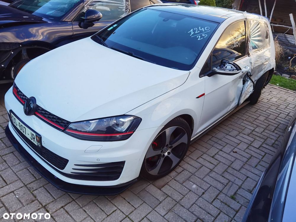 Volkswagen Golf GTI Performance BlueMotion Technology DSG - 3