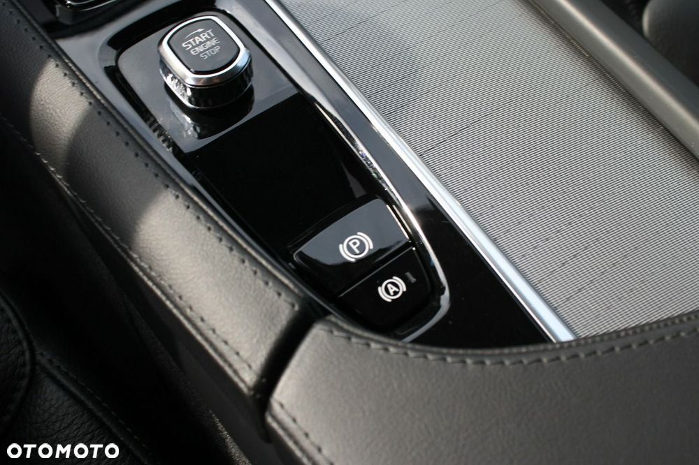 Volvo XC 90 B5 D AWD Geartronic Momentum - 30
