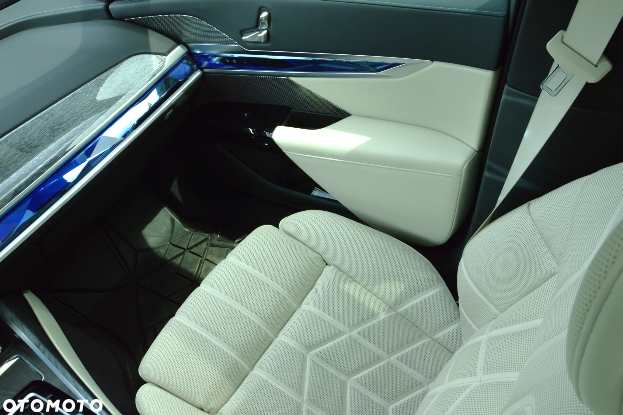 BMW Seria 7 740d xDrive mHEV sport - 27