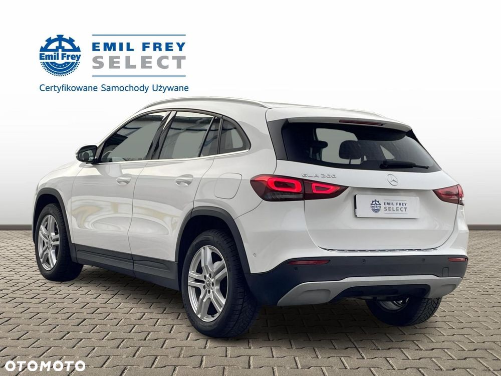 Mercedes-Benz GLA - 4