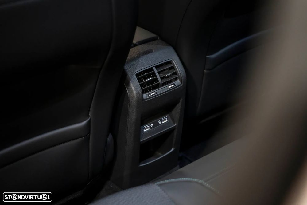 Peugeot 308 1.6 Hybrid Allure Pack e-EAT8 - 33