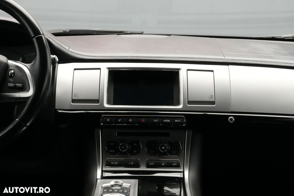 Jaguar XF 2.2D Premium Luxury - 19