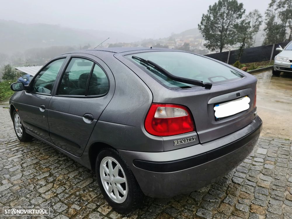 Renault Mégane 1.4 16V RXE AC - 4