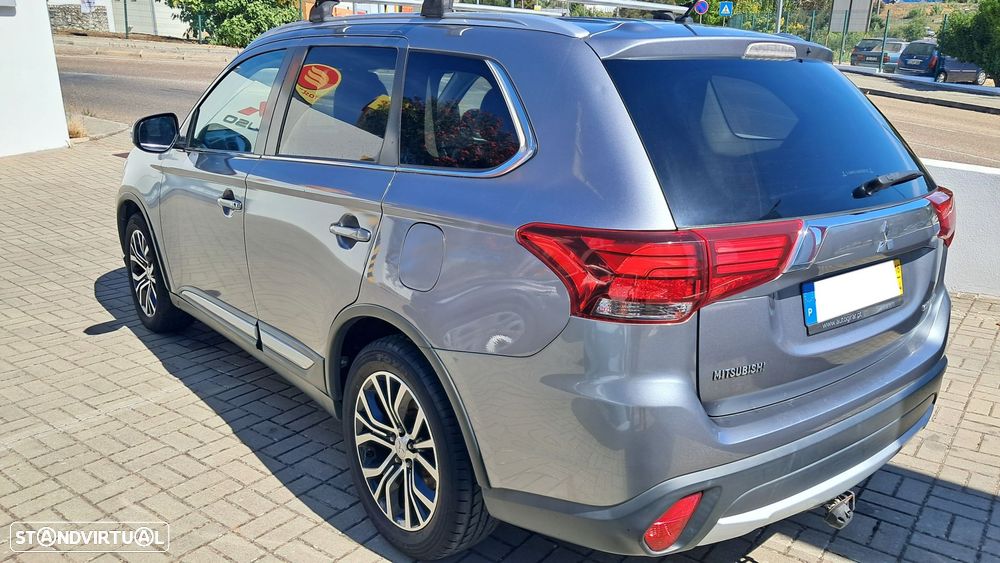 Mitsubishi Outlander 2.2 DI-D Instyle Navi - 4