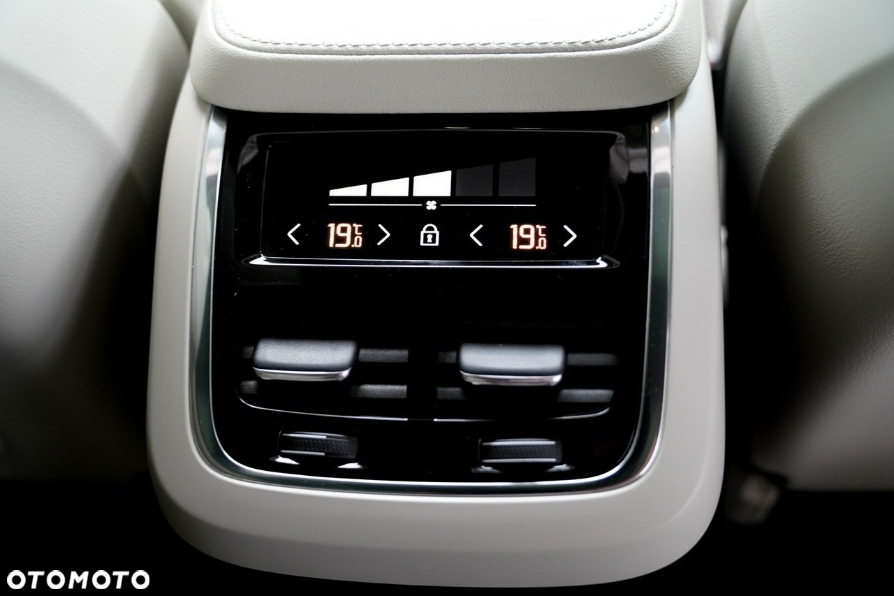 Volvo XC 90 - 33